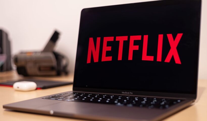 Streaming szolgáltatás nézése laptopon